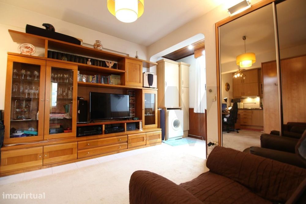 Apartamento T0 Remodelado – Paço de Arcos (3.º andar) – 39 m2 | Venda