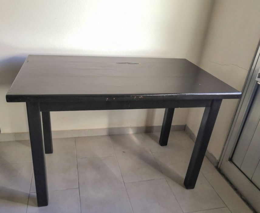 Mesa em Madeira 4 lugares