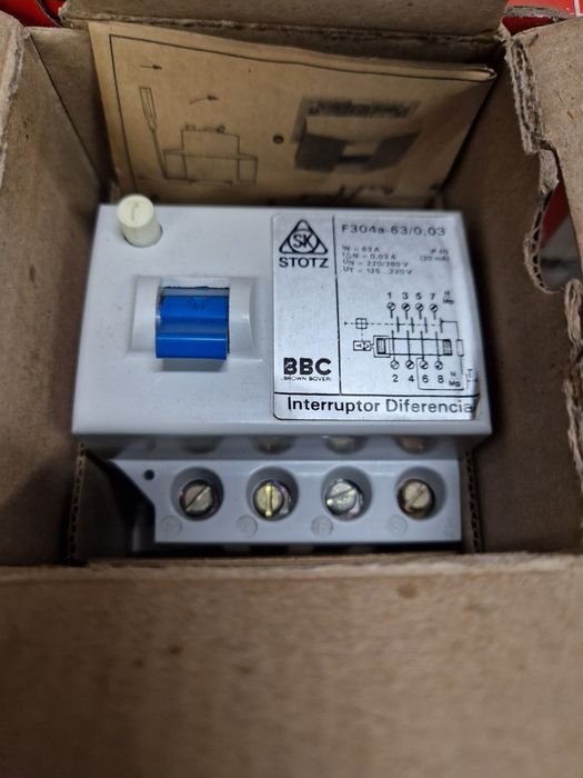 Disjuntores diferenciais trifásico novos