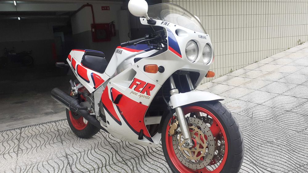 Moto Yamaha Fzr 1000