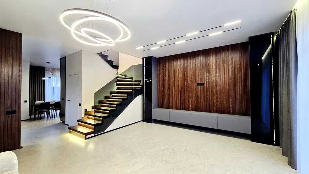 Вітаю. ГАЗ, ЦЕНТРАЛЬНІ КОМУНІКАЦІІ, будинок-дуплекс 125м2; Ліцей#1.