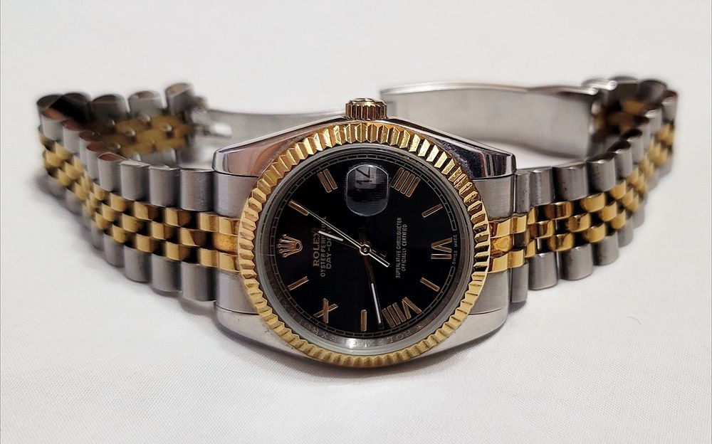 Швейцарские часы Rolex в белом цвете с золотом корпус из нерж.стали механизм quartz выпуск Swiss 80х годов марка времён ссср