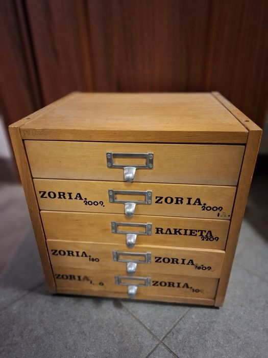 Szafka z szufladkami
