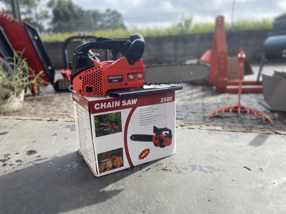 Motosserra podadora de mão para podas campanha novembro