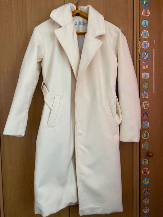 Пальто молочного кольору