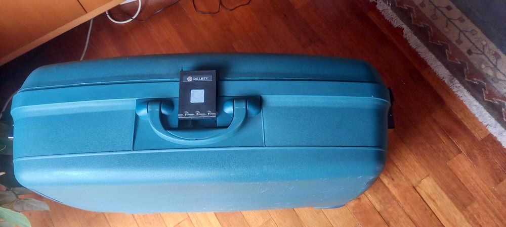 Mala de viagem "Delsey" - Em Bom Estado - 20 Kg - Côr Verde