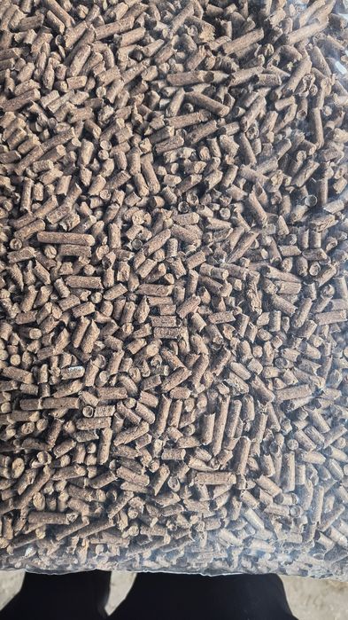 Pellet sprzedam 975 kg