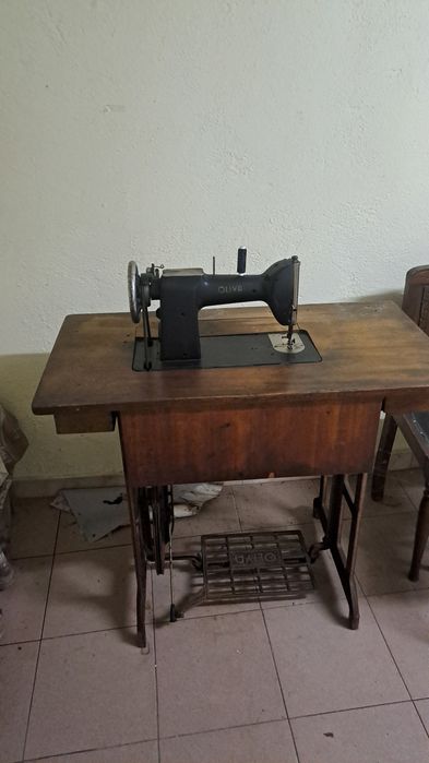 Maquina de costura oliva