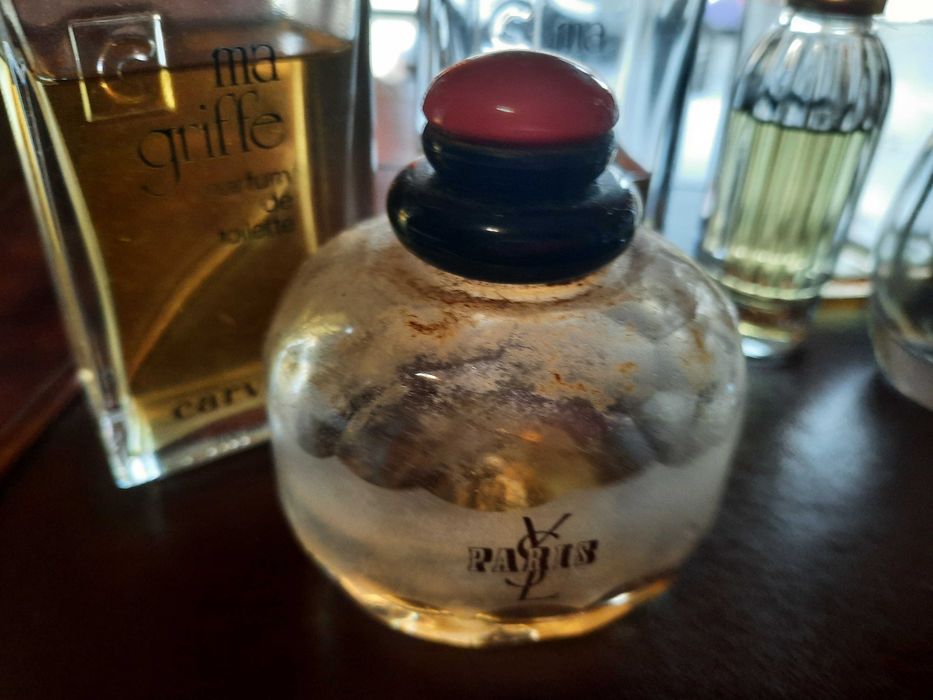 Conjunto de perfumes vintage