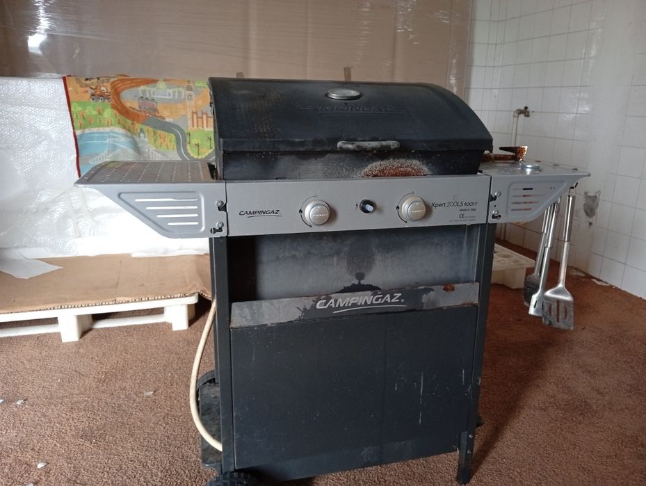 Barbecue a gaz com fogão de uma boca