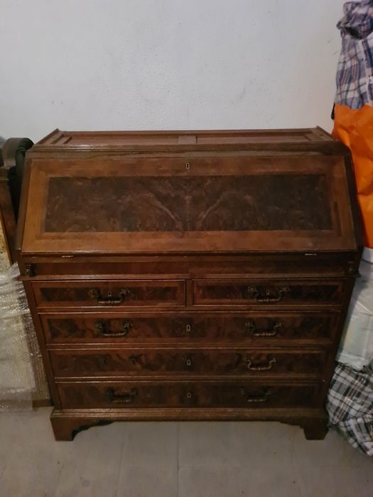 Escrivaninha com alçado antiga