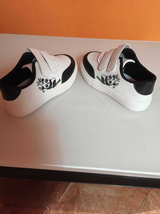Ténis brancos do Panda - NOVOS - Criança - Tam 28