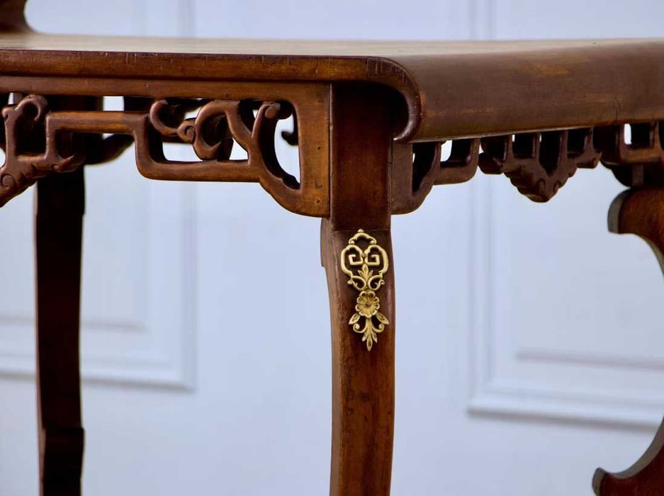 Антикварні столики у стилі Віардо