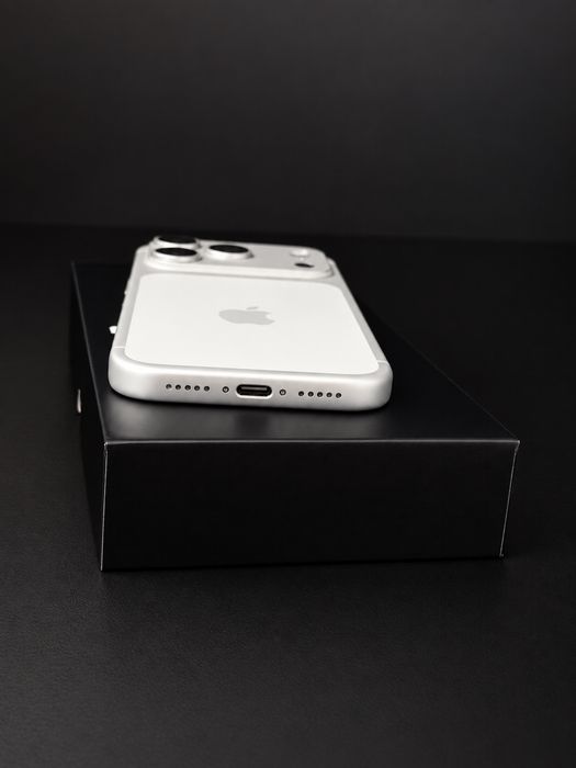 iPhone 17 Pro 256 GB Silver | SIM+eSIM | Standard ASIS+ | Bateria 100% | 0 cykli | Gwarancja 12M | NIEAKTYWOWANY