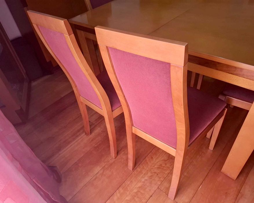 Mesa extensível e cadeiras | Sala de Jantar