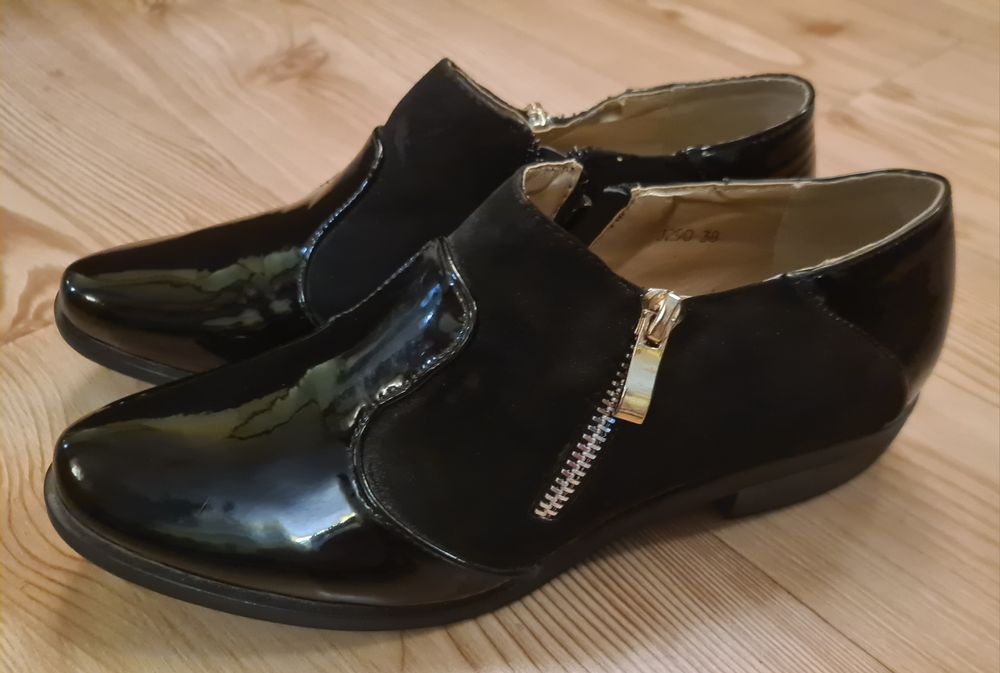 Nowe Buty damskie roz.39 wkl.25