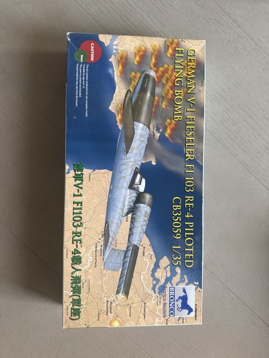 Model samolot plastikowy so skladania