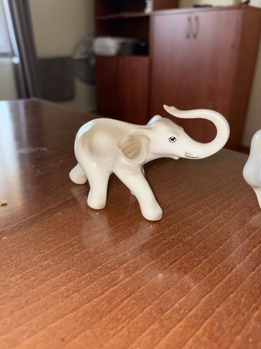 Porcelanowy słonik Projekt Jaroslava Ježka z lat 60.
