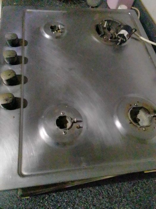 Vendo fogão da a luz e a gás está completo