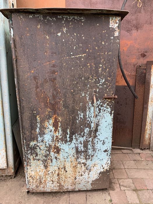 Железный шкаф ящик сейф для инструмента