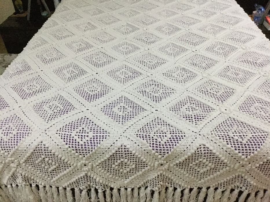 Colcha em renda feita à mão