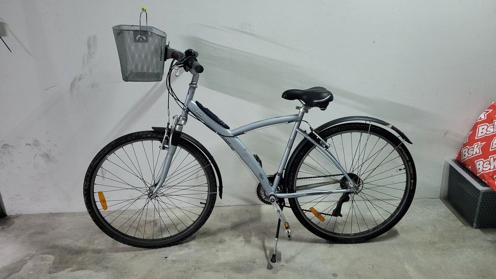 Bicicleta BTwin com cesto amovível