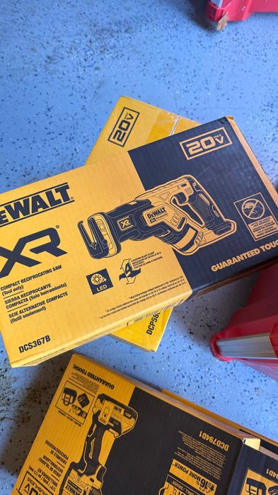 Dewalt. Serra. Sabre