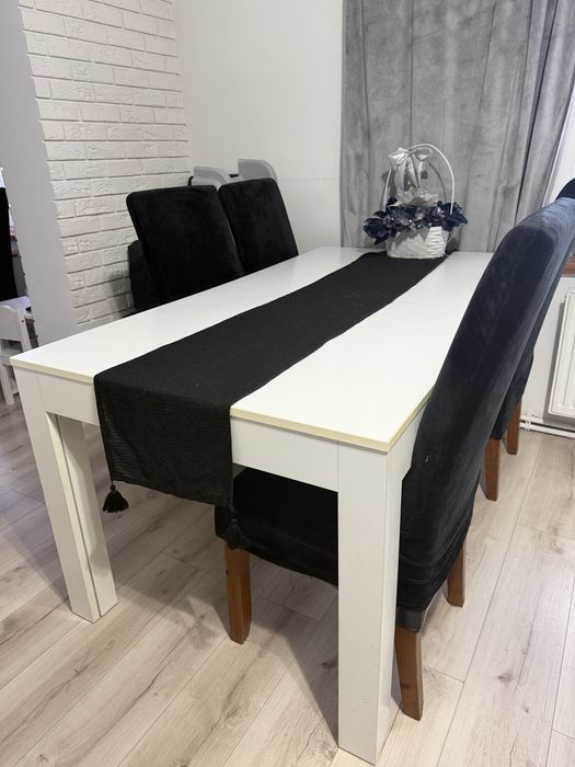 Sprzedam 12 krzeseł z pokrowcami