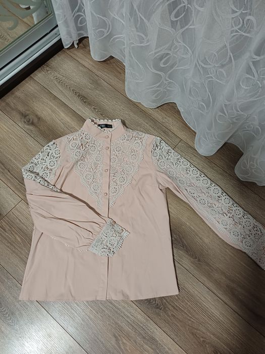 блузка з мереживом