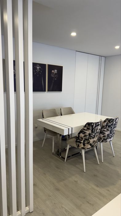Mesa extensivel + cadeiras