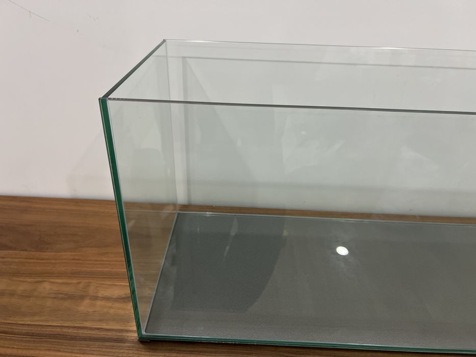 Aquario 80x30.7x35 cm com filtro de agua