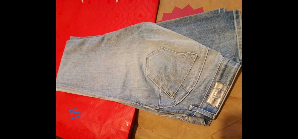 Calças de Ganga Levis, Salsa e Pimkie