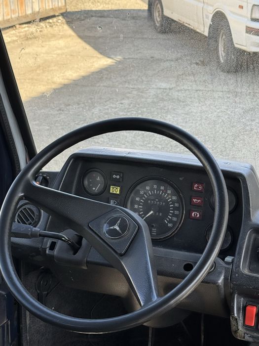 Мікроавтобус Mercedes Benz 210