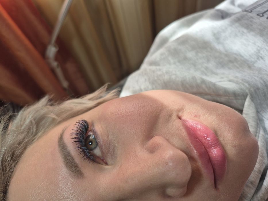 Нарощування вій