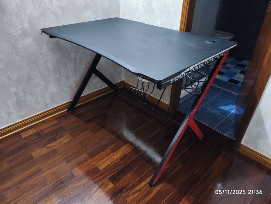 Mesa Gaming TRUST GXT 711 em Preto

Mesa em bom estado
Preciso desocup