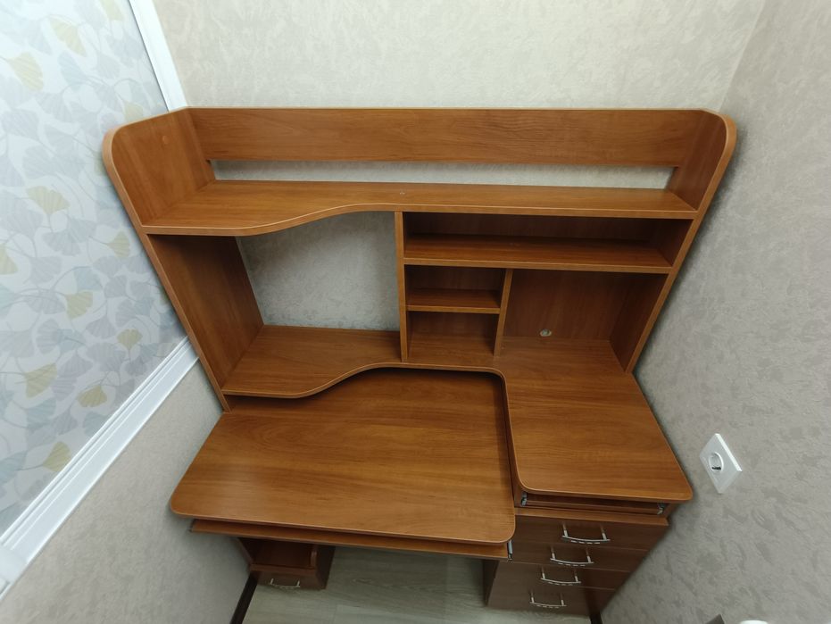 Стол компьютерный