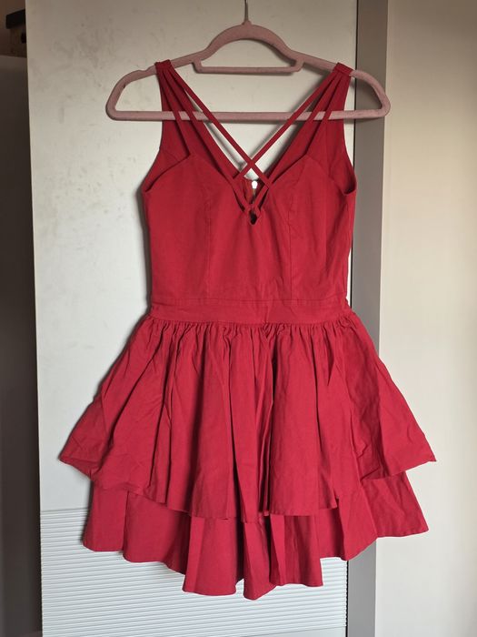 Czerwona sukienka falbany rozkloszowana M 38 talya modna