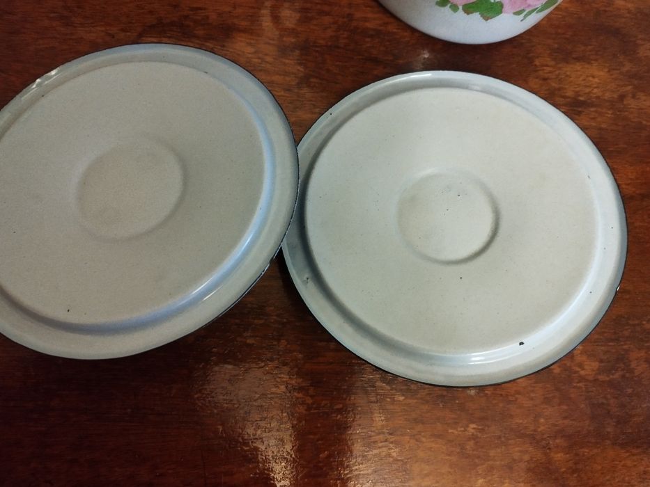 Кастрюли эмалированные 4 и 3л.