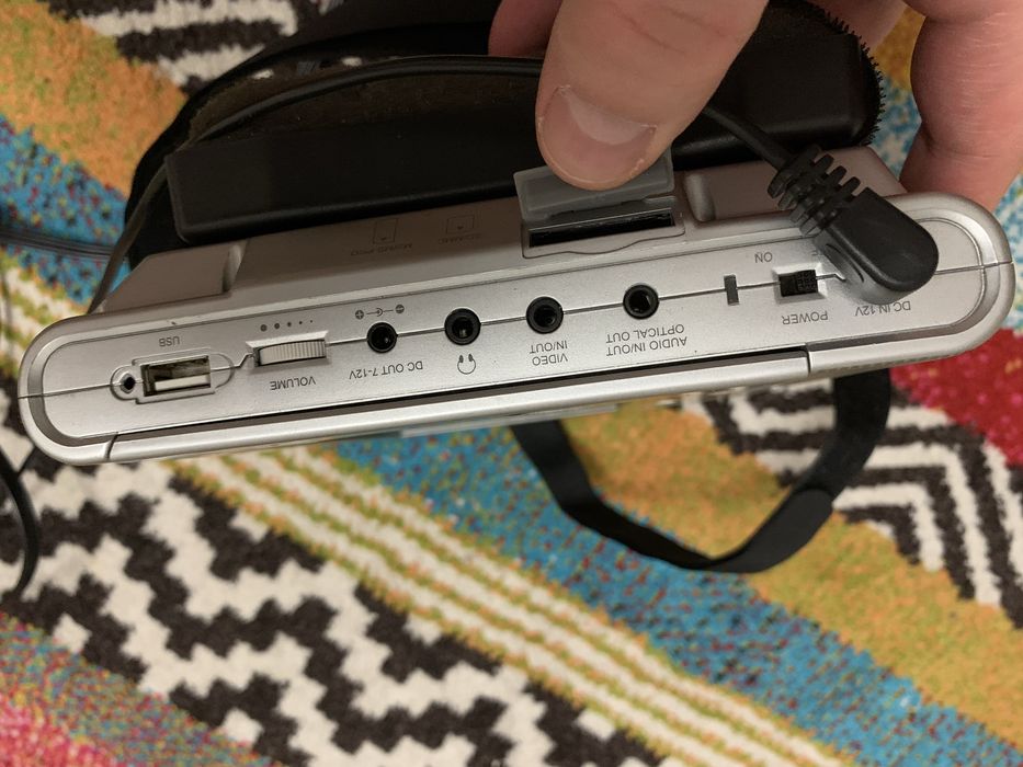 Ekrany do samochodu z DVD