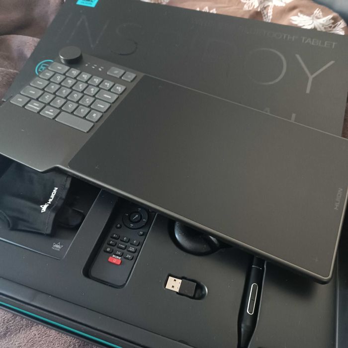Tablet graficzny Huion Inspiroy Keydial KD200 – stan bardzo dobry!