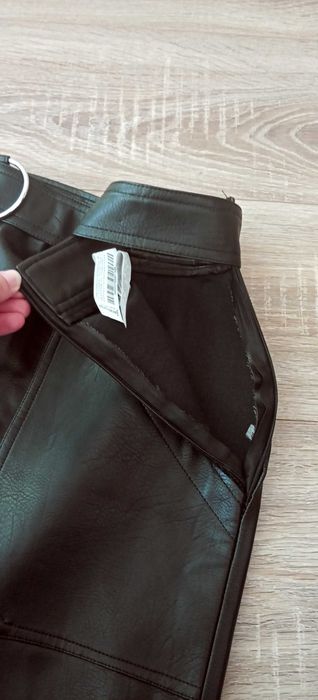 Spódnica krótka mini z ekoskóry damska czarna L/40 Stradivarius