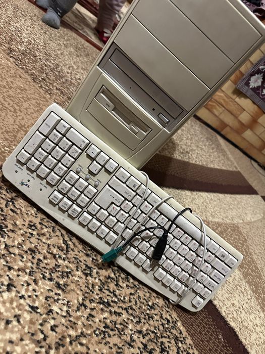 Системний блок  + клавіатура