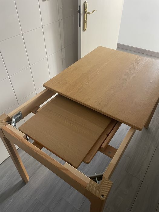 Mesa extensível em madeira