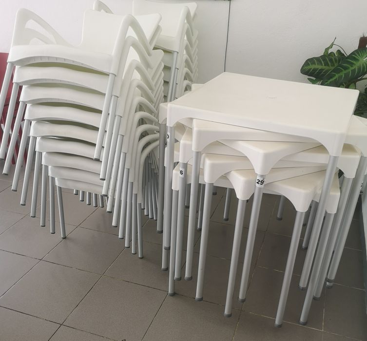 Esplanada cadeiras e mesas