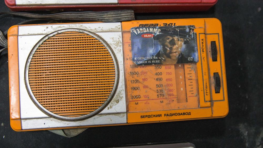 Радіоприймачі Вега. Плеєр касетний. Лот ретро