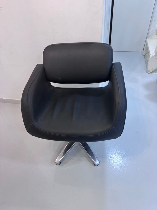 Vende se cadeira para cabeleireiro