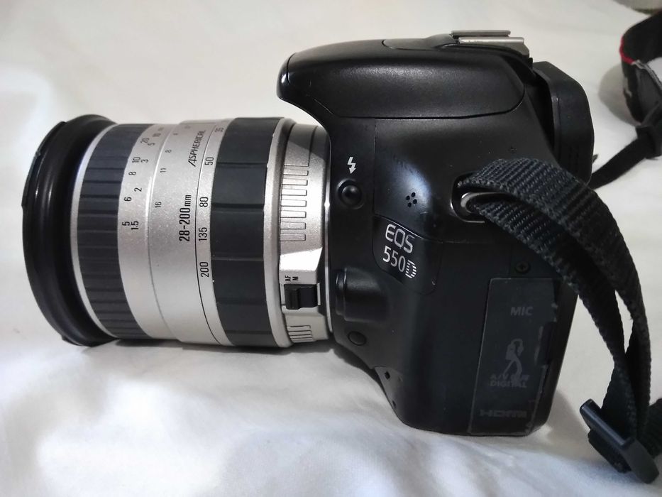 Продам фотоапарат Canon EOS 550D