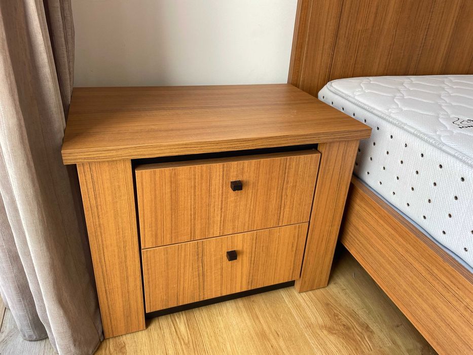 Vendo Duas Mesas de Cabeceira - Como Novas!