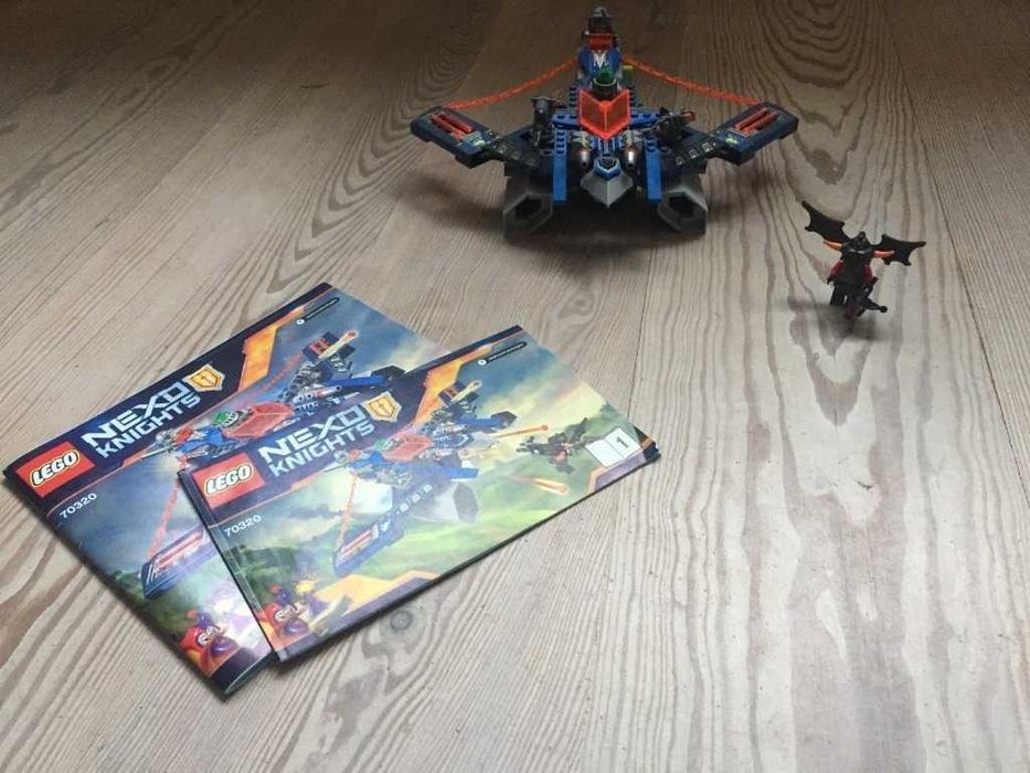 Lego 70320 Nexo Knights Myśliwiec V2 Aarona