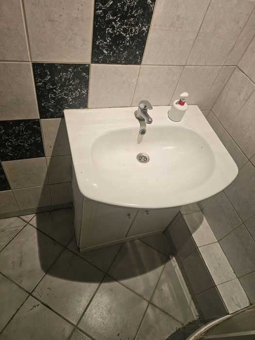 Umywalka z szafka duża biała